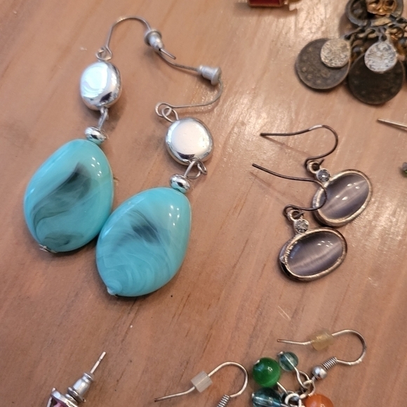 Earring Lot 20 Pierced Earrings - Picture 5 of 12